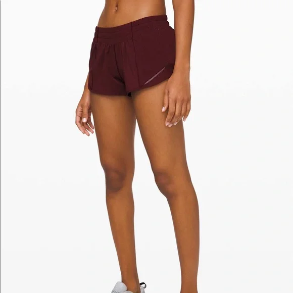 Lululemon hotty hot short II size 4 tall - Picture 1 of 6